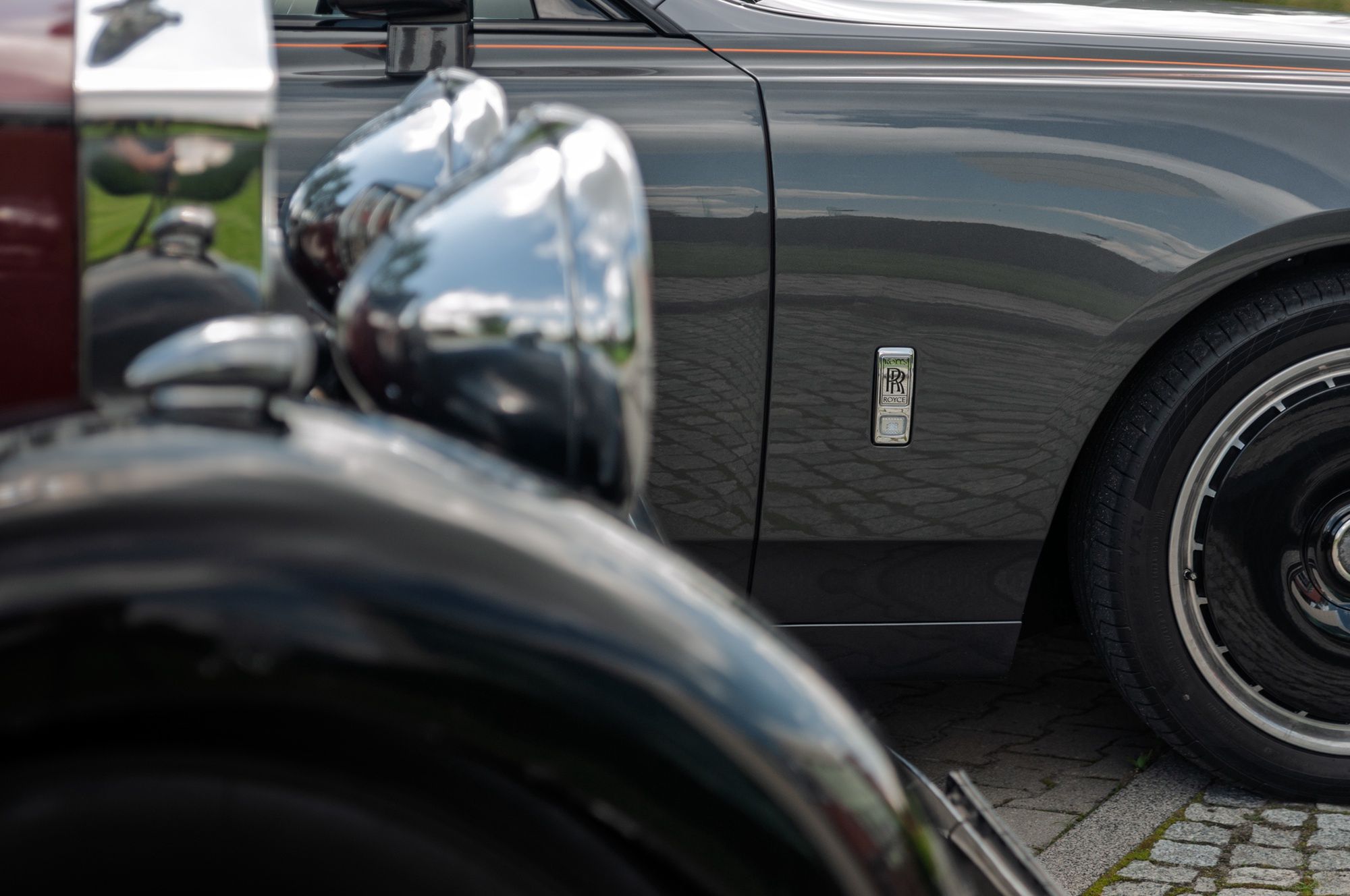 Rolls-Royce Phantom II (1935) i Rolls-Royce Phantom VIII (2025)