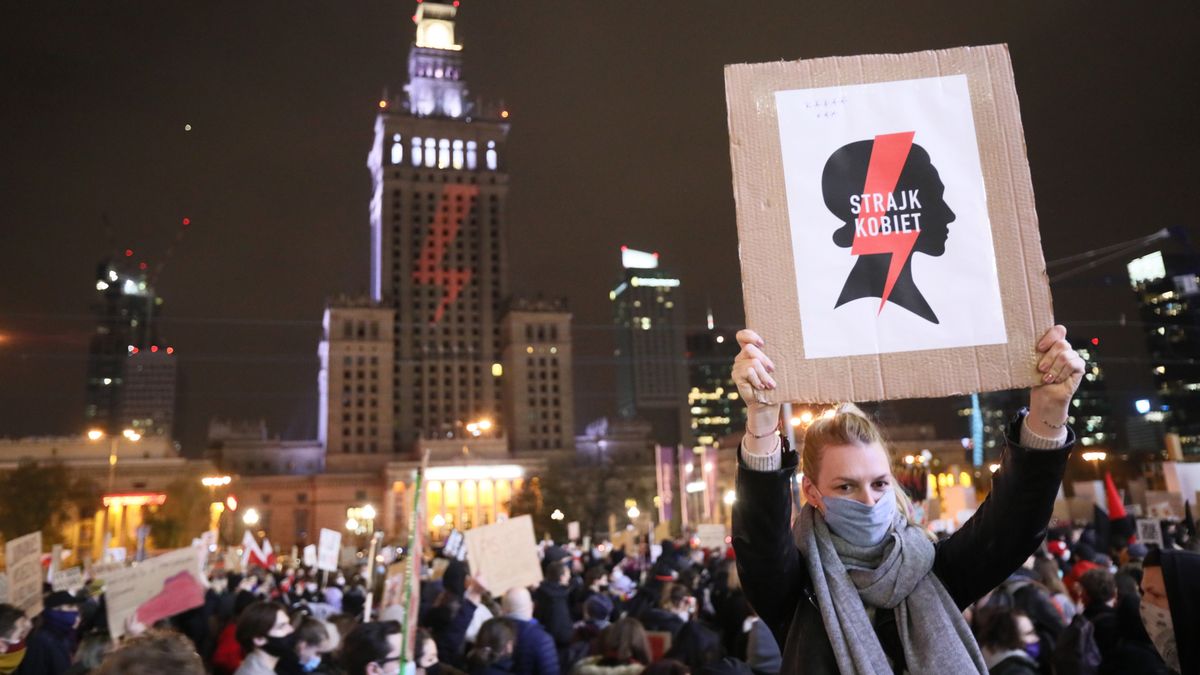 uczestnicy Strajku Kobiet w Warszawie