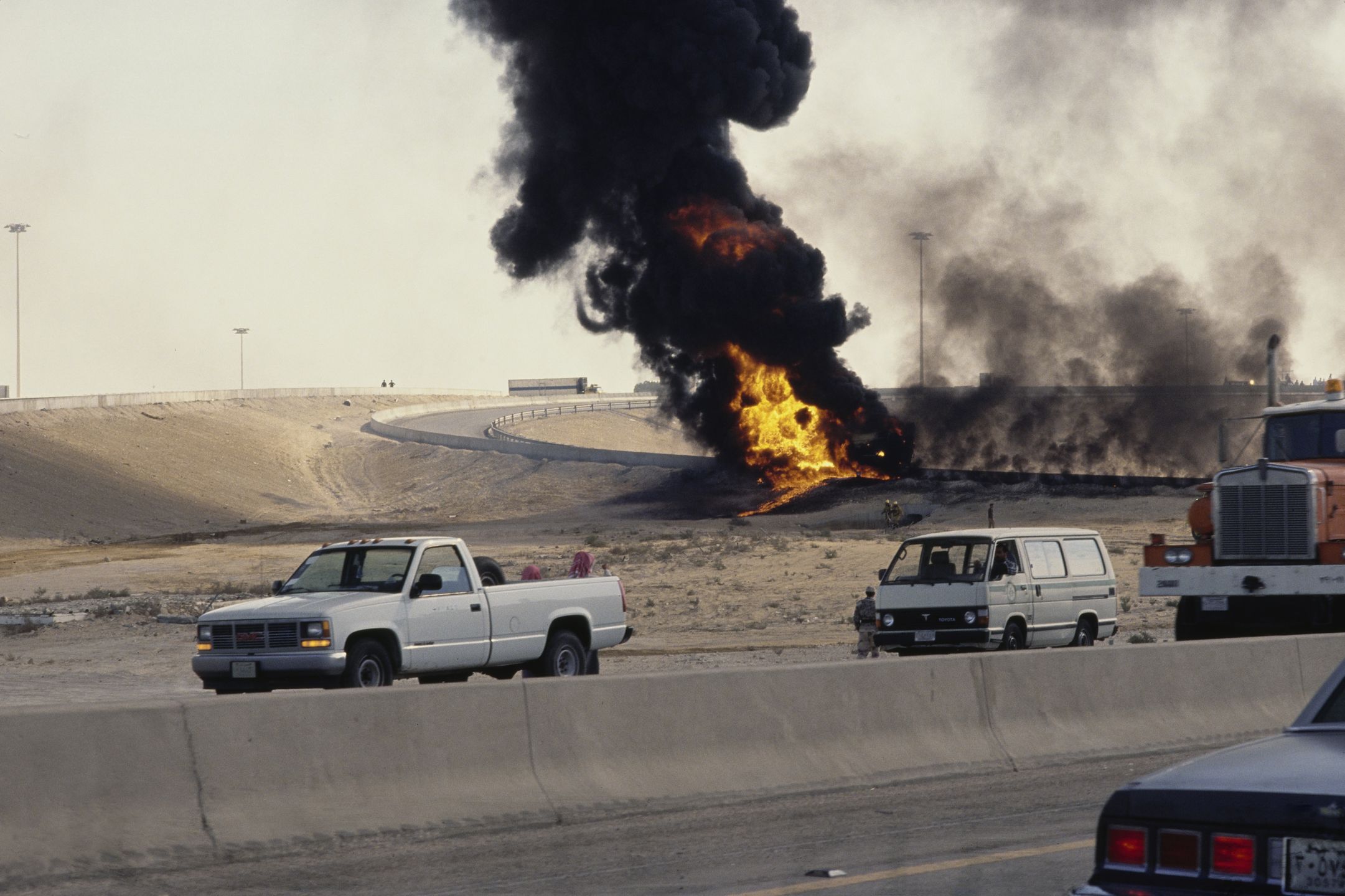 Thick smoke rising from an oil fire in the Saudi desert during the Gulf War, Saudi Arabia, December 31st 1990. (Photo by Peter Turnley/Corbis/VCG via Getty Images)