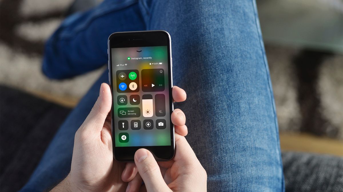 Po czym poznać, że twój iPhone cię szpieguje? Jest na to sposób 1