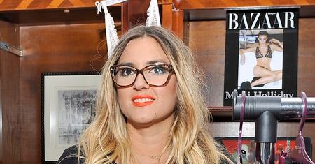 Karolina Szostak: odchudzona prezenterka buszuje w sklepie z bielizną