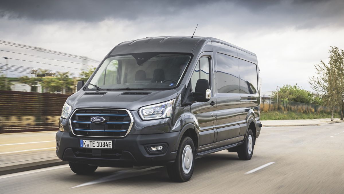 Ford E-Transit Magnetic L3H2 420