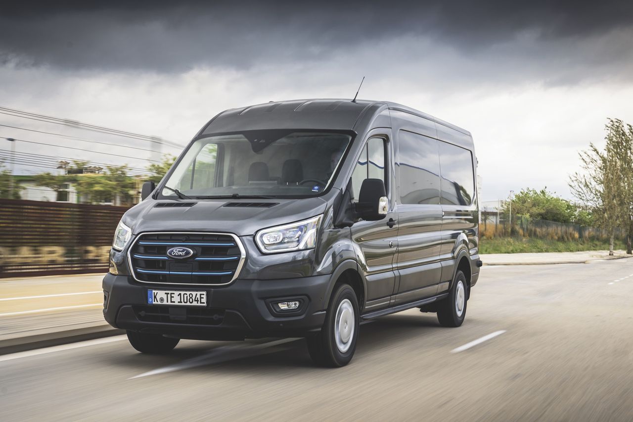 Ford E-Transit Samochodem Dostawczym Roku 2023 według brytyjskiego magazynu "What Car?"