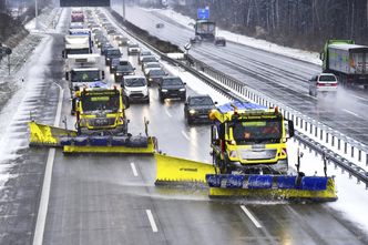 Biała zima. Czego potrzebują służby, by zimowa aura nie stała się udręką kierowców?
