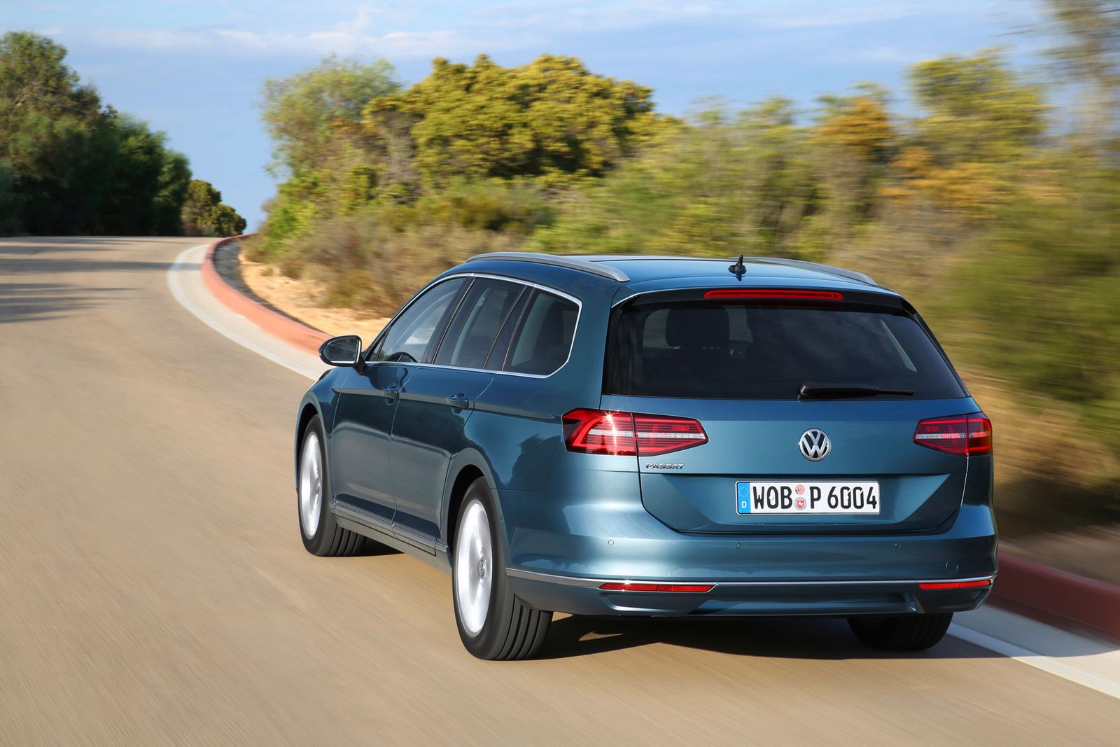 Nowy Volkswagen Passat przedstawiony w obszernej galerii zdjęć i ilustracji 27