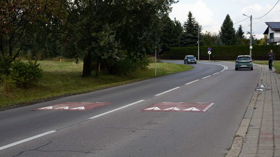 Próg i jego oznakowanie, o który wnioskowali mieszkańcy, jest zmorą dla kierowców.