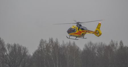 Wpadły z impetem pod busa. Fatalny finał wycieczki 12-latek