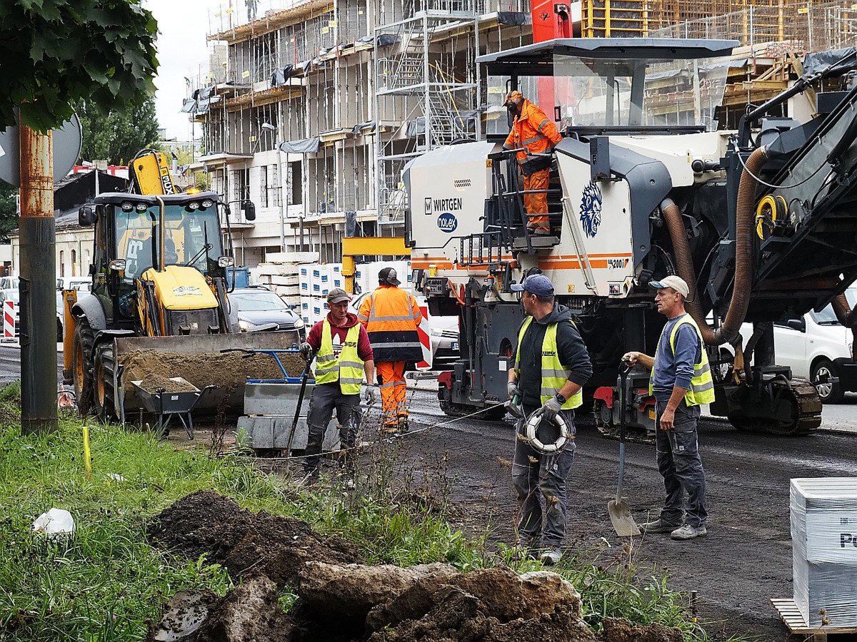 Łódź: Kierowcy jadą pod prąd - utrudnienia i korki na dwóch ulicach w rejonie Wólczańskiej