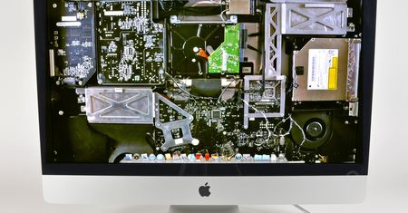 Goły iMac na tapecie
