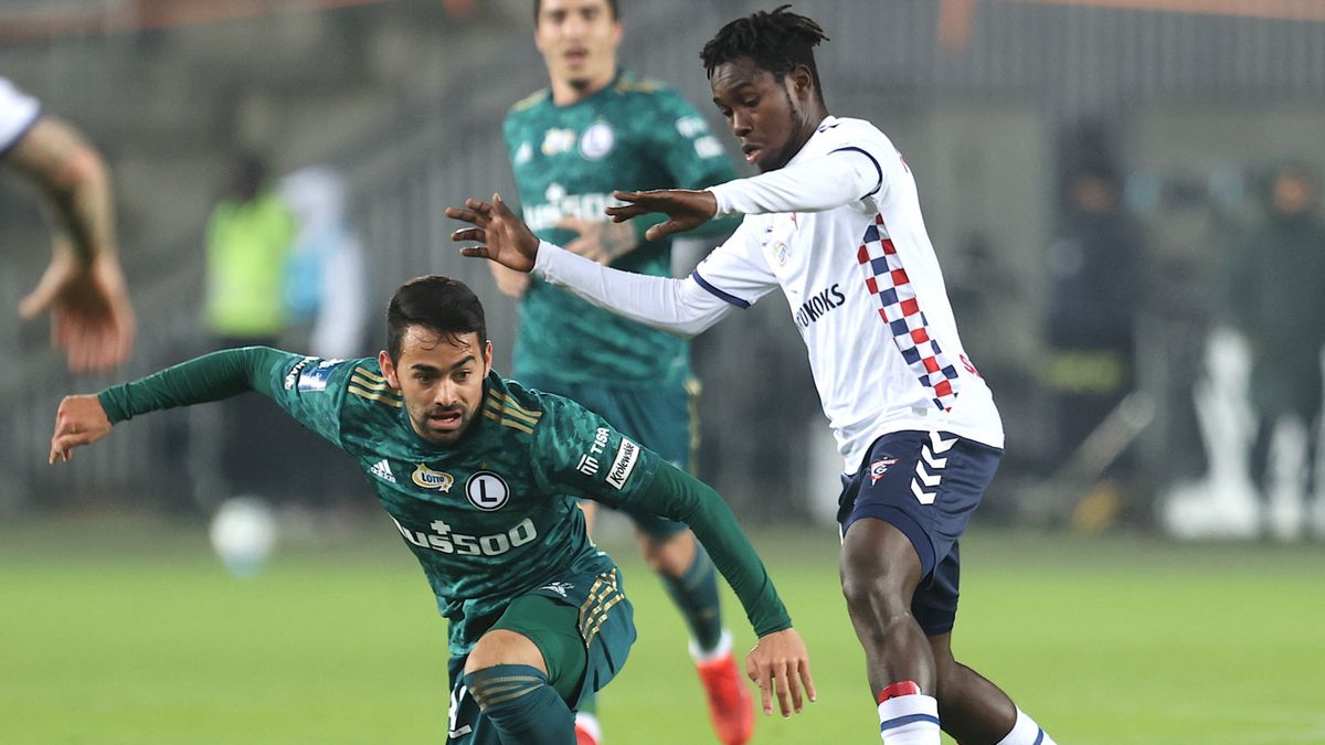 PAP / Na zdjęciu: Luquinhas i Alasana Manneh