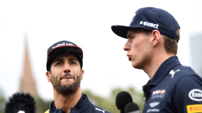 Zdjęcie okładkowe artykułu: PAP/EPA /  / Daniel Ricciardo i Max Verstappen