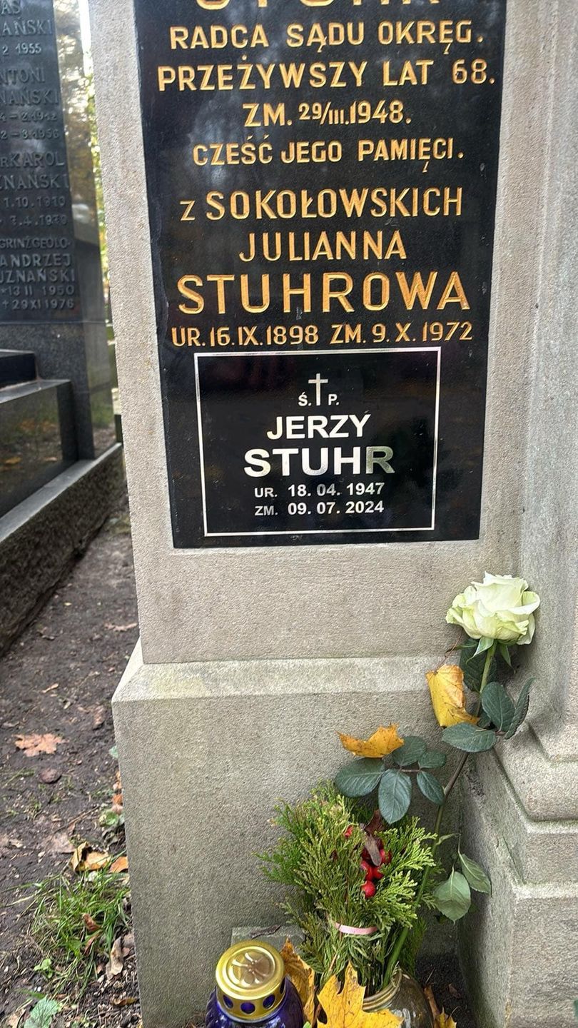 Grób rodziny Stuhrów. Miejsce pochówku Jerzego Stuhra