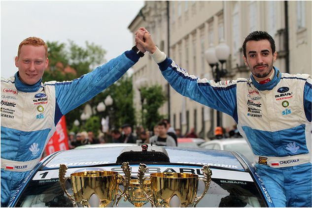 Kamil Heller (pilot), z prawej Wojtek Chuchała (kierowca)