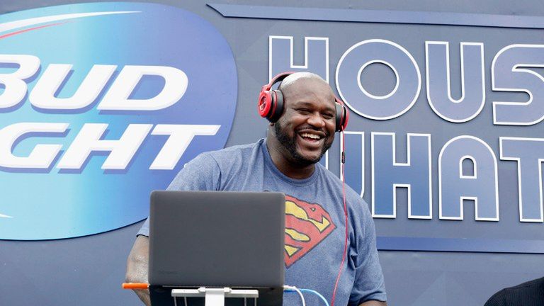 Shaquille O'Neal po zakończeniu kariery był nawet DJ'em grającym z laptopa