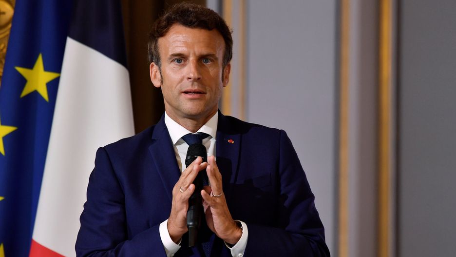 French President Emmanuel Macron delivers a speech during a meeting with French esport video game players at the Elysee Palace in Paris, France, 03 June 2022. EPA/JULIEN DE ROSA / POOL MAXPPP OUT Dostawca: PAP/EPA.