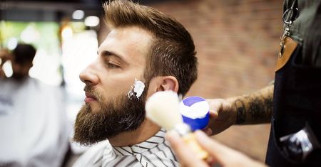 Jak zostać barberem od zera? Kompleksowy przewodnik po świecie barberingu