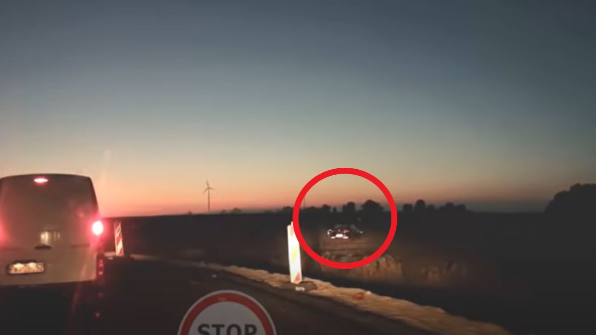 Kierowca zakończył podróż na polu