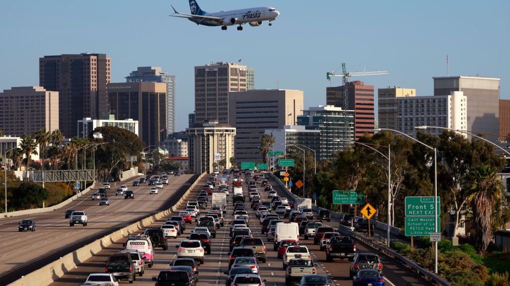 Odwołane loty na hawajską wyspę Maui wskutek zagrożenia tsunami