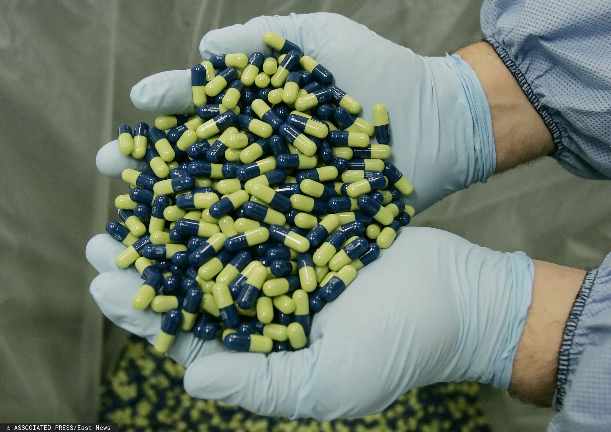 Koronawirus. EMA dopuściła do leczenia chorych na COVID-19 lek firmy Eli Lilly