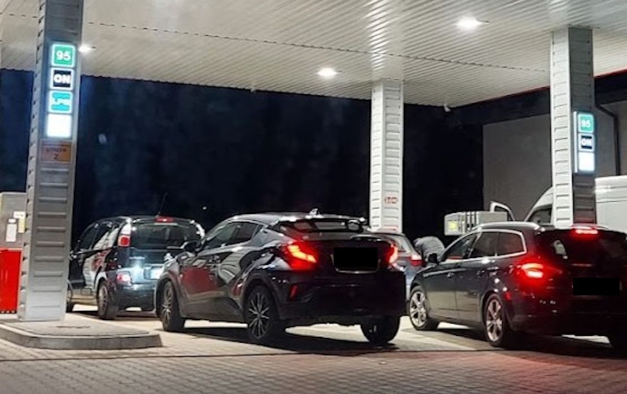 Niemcy przestrzegają przed tankowaniem w Polsce. Wskazują na jakość paliwa