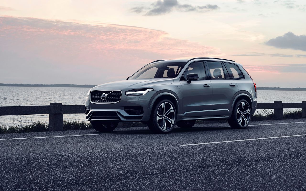 Volvo XC90 doczekało się w tym roku liftingu, a wraz z nim zmian w gamie silników. Nie ma już tradycyjnego diesla.