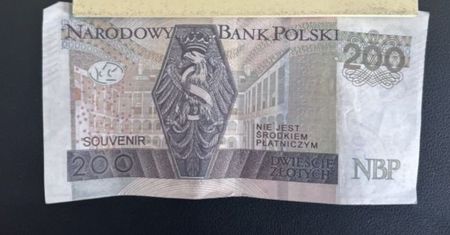 Chciała zapłacić takimi banknotami. Miała pecha
