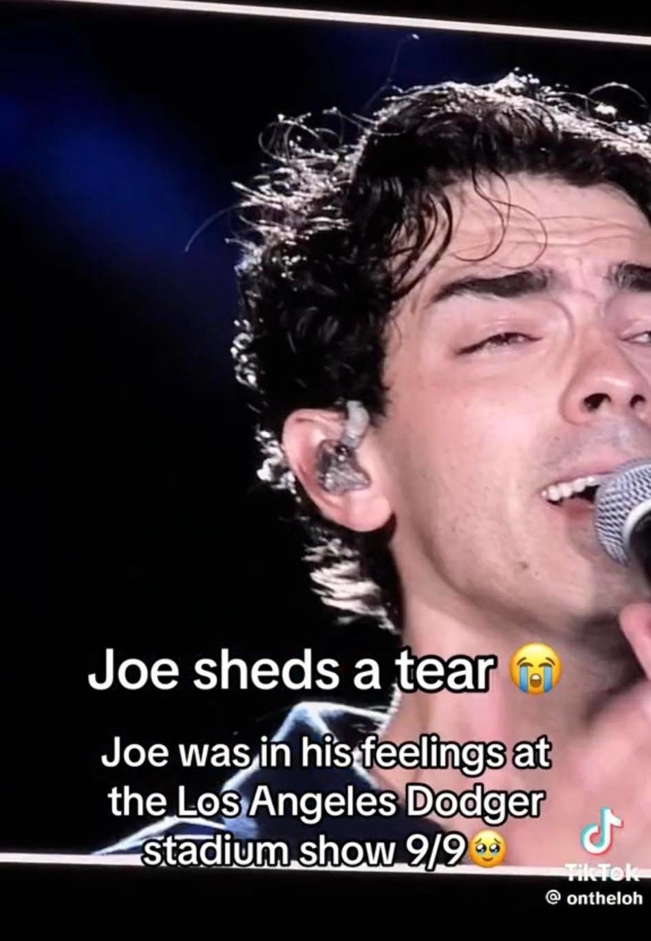 Joe Jonas płacze na koncercie