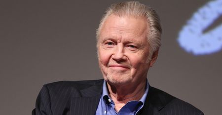 Jon Voight zadowolony spaceruje bez maseczki. Jak teraz wygląda 82-letni ojciec Angeliny Jolie?