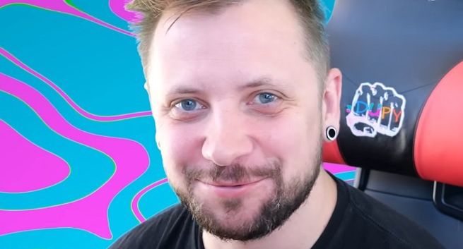 Człowiek Warga znika z Kanału Sportowego. Przez obleśne odzywki do nastolatek