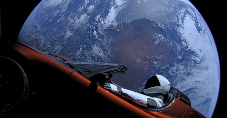 Odwrót od Facebooka trwa. Elon Musk usunął z niego konta Tesli i SpaceX