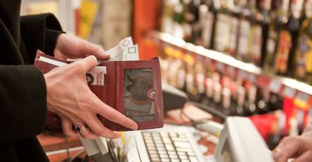 Pensja minimalna nie pokrywa podstawowych kosztów życia