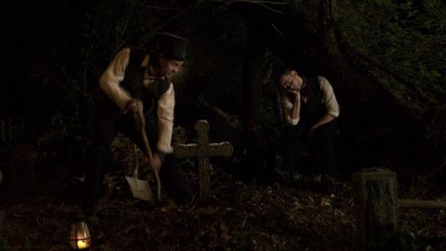 Nigdy nie ufaj zwłokom - Plakat i zwiastun horroru I Sell the Dead 1