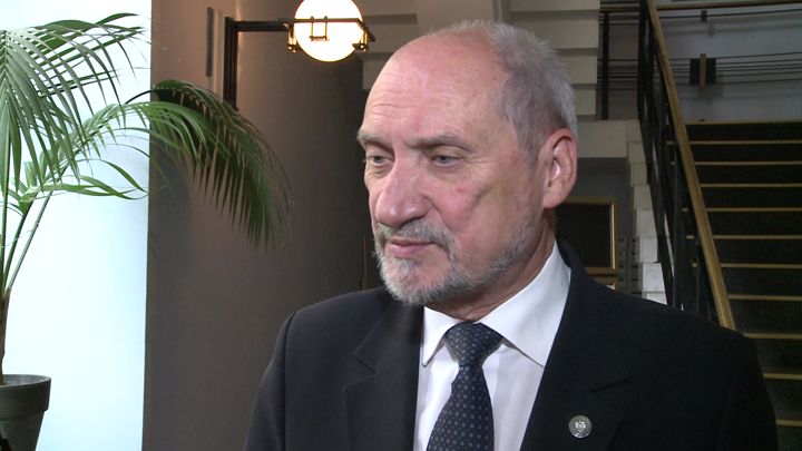 Macierewicz: polskie wojsko powinno używać polskiego sprzętu