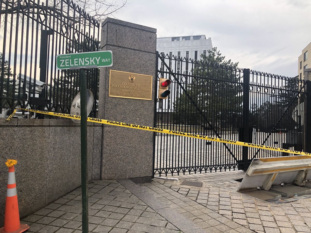 Ulica przy, której stoi ambasada Rosji w Waszyngtonie zmieniła nazwę na „Drogę Prezydenta Zełenskiego”
