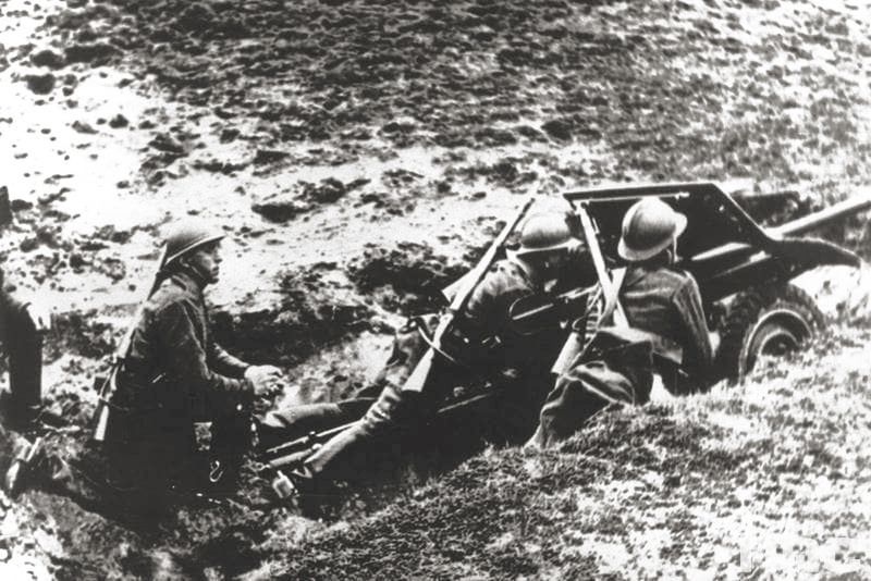 W czasach Marszałka Piłsudskiego niewiele inwestowano w broń przeciwpancerną i przeciwlotniczą. Na zdjęciu działko przeciwpancerne we wrześniu 1939 roku