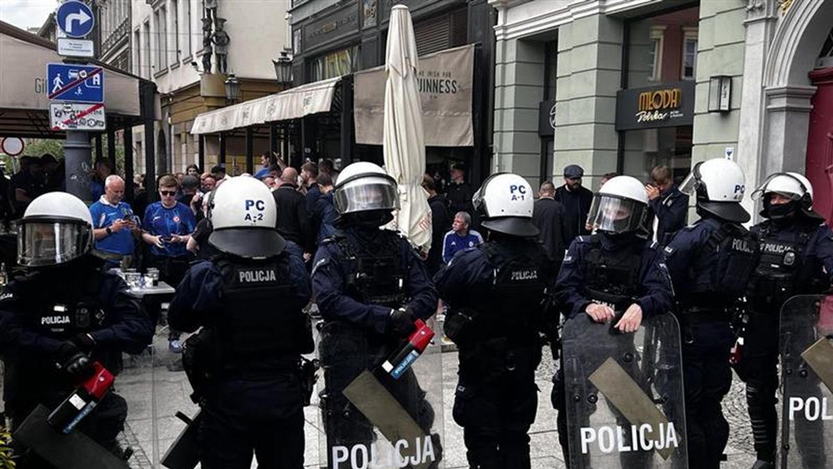 WP SportoweFakty / Na zdjęciu: funkcjonariusze policji
