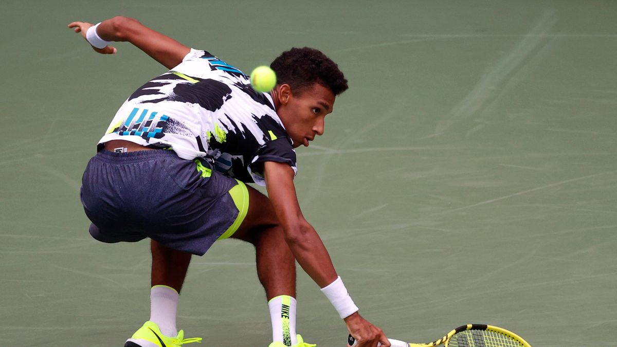 PAP/EPA / JASON SZENES / Na zdjęciu: Felix Auger-Aliassime