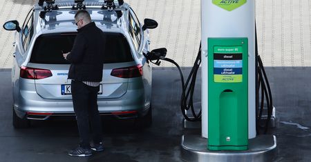 Koniec z ropą z Rosji. Oto jak wpłynie to na ceny paliw