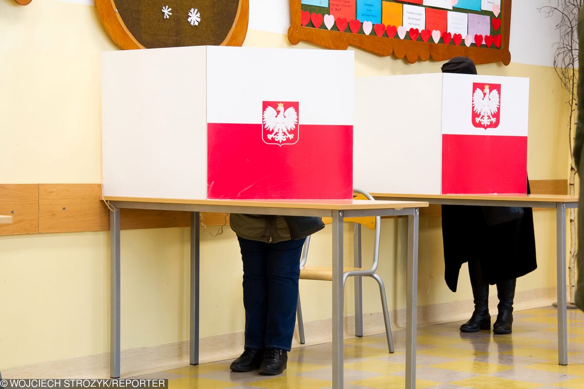 Wybory do Sejmu i Senatu 2019. Jak głosować poza miejscem zameldowania i przez pośrednika? Trzeba się spieszyć