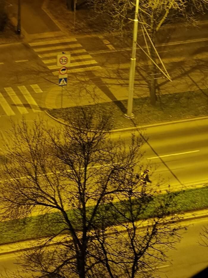 Hałas kosy spalinowej obudził mieszkańców mieszkańców przy al. Andersa