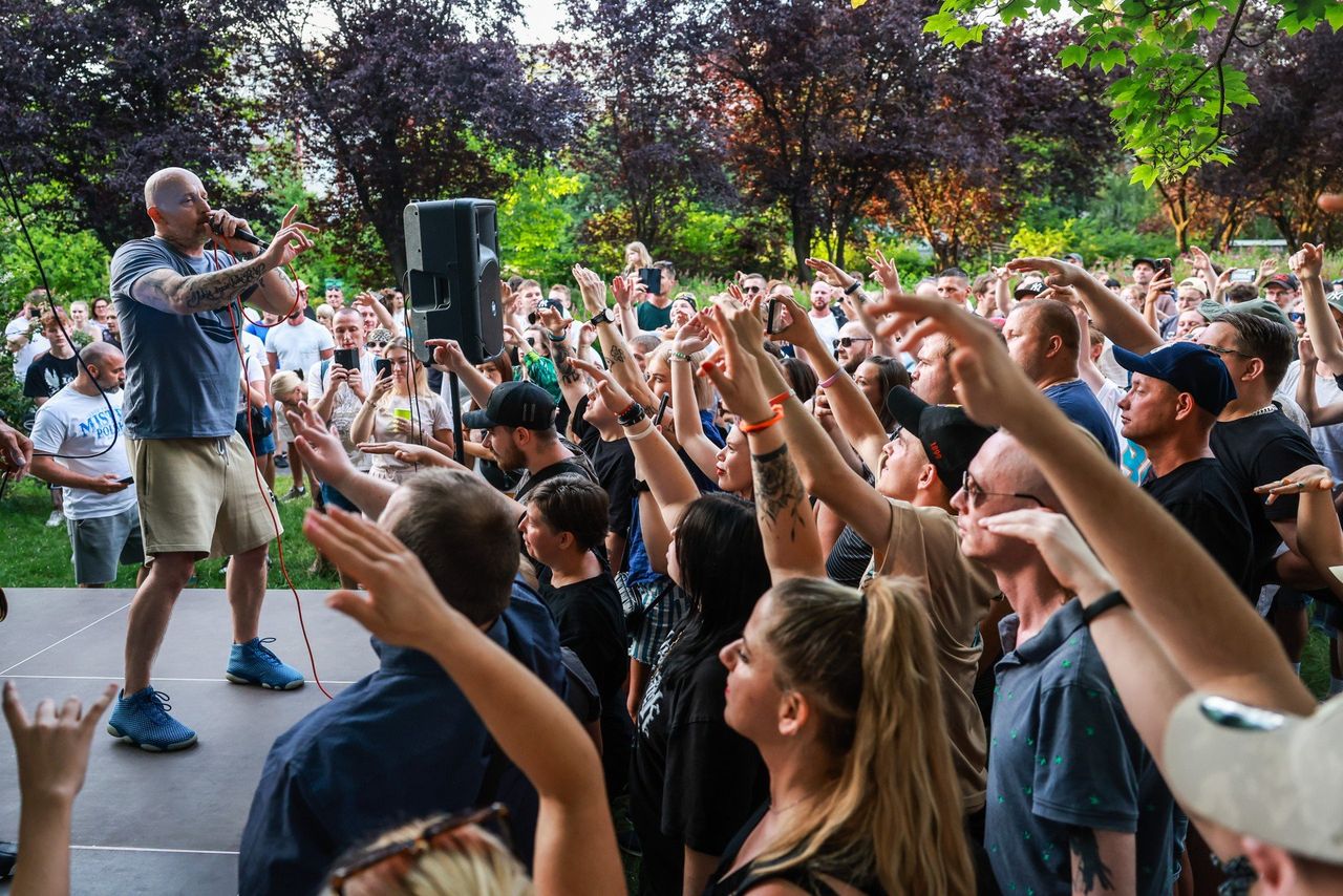 Peja wystąpił na Blok Feście. Przyszły tłumy na darmowy koncert poznańskiego rapera