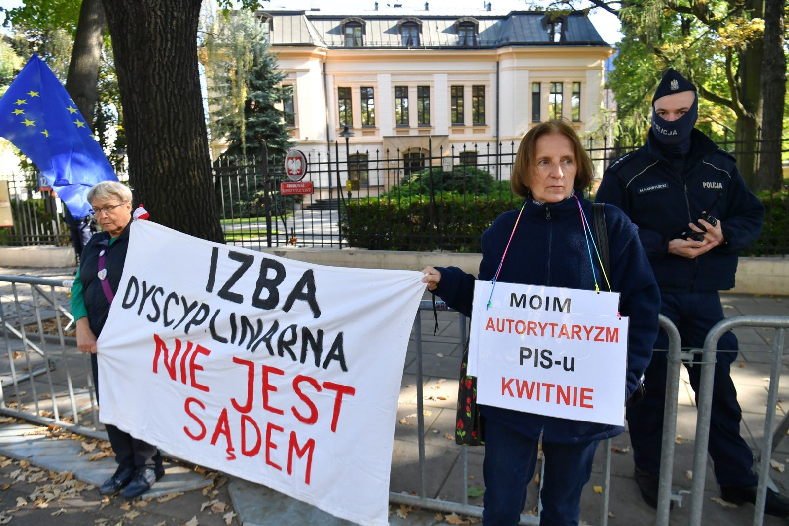 pikietaPiotr Nowakmanifestacja, Mateusza Morawieckiego, pikieta, prawo, premiera, rozpatrywa�, Traktat o UE, trybuna�, trybuna� konstytucyjny, wniosek, BINARY<(8) bytes>