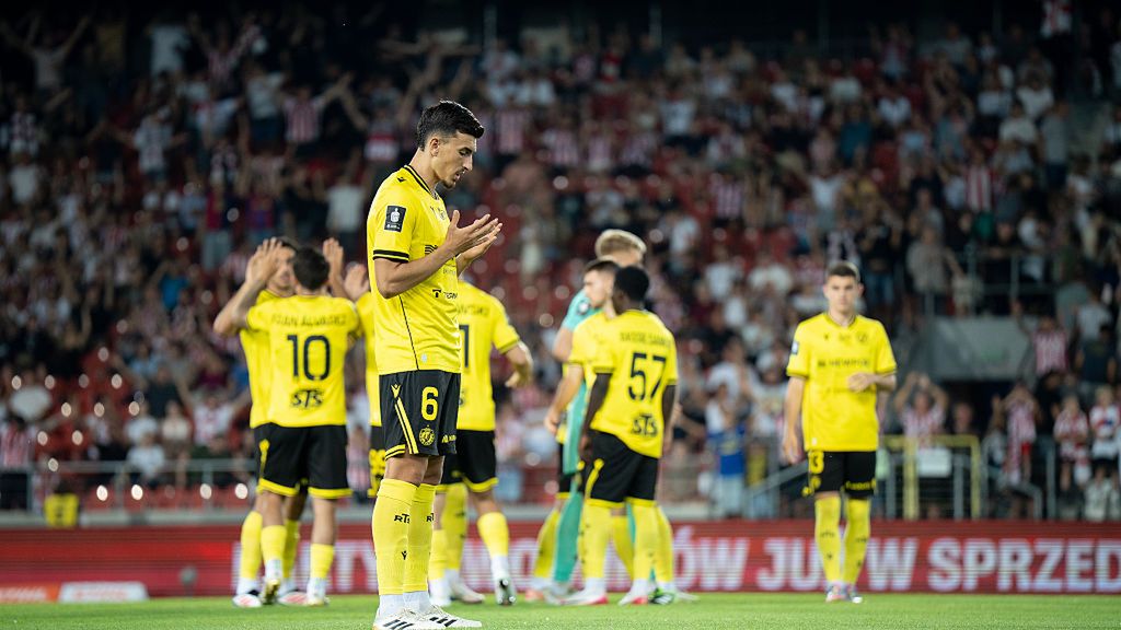 Getty Images / Marcin Golba/NurPhoto / Na zdjęciu: piłkarze Widzewa Łódź w meczu wyjazdowym w Krakowie. Na pierwszym planie Juljan Shehu