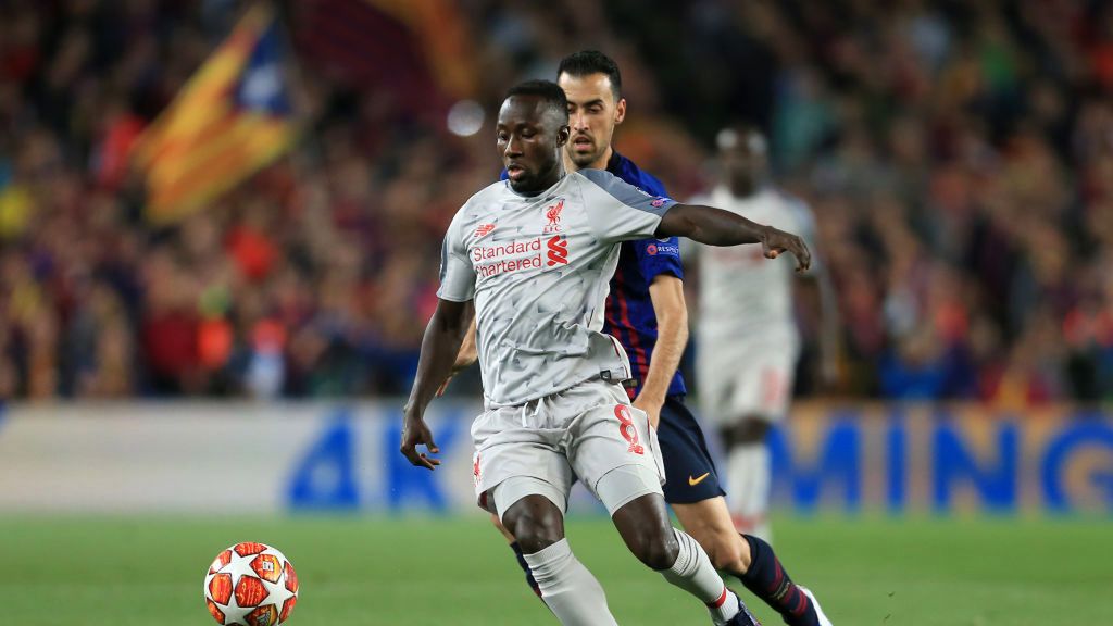 Getty Images / Simon Stacpoole/Offside / Na zdjęciu: Naby Keita przed Sergio Busquetsem w pierwszym meczu półfinału LM 2019