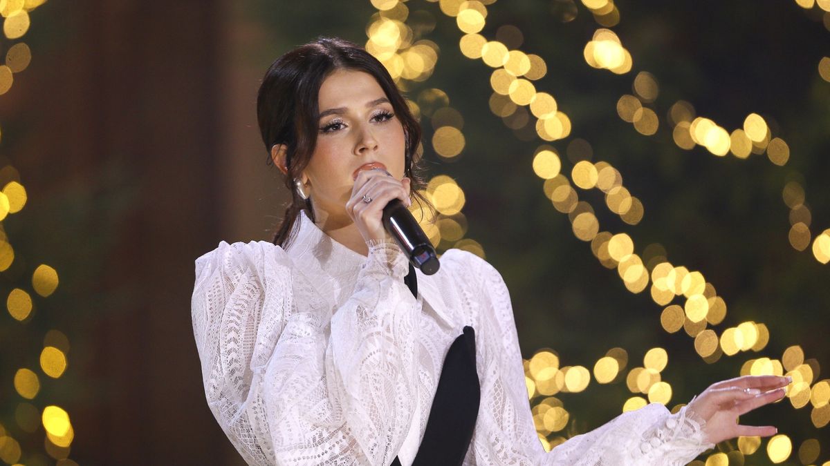 Roksana Węgiel jest znaną piosenkarką.