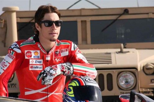 Nicky Hayden prezentuje nowy motocykl Ducati Marlboro