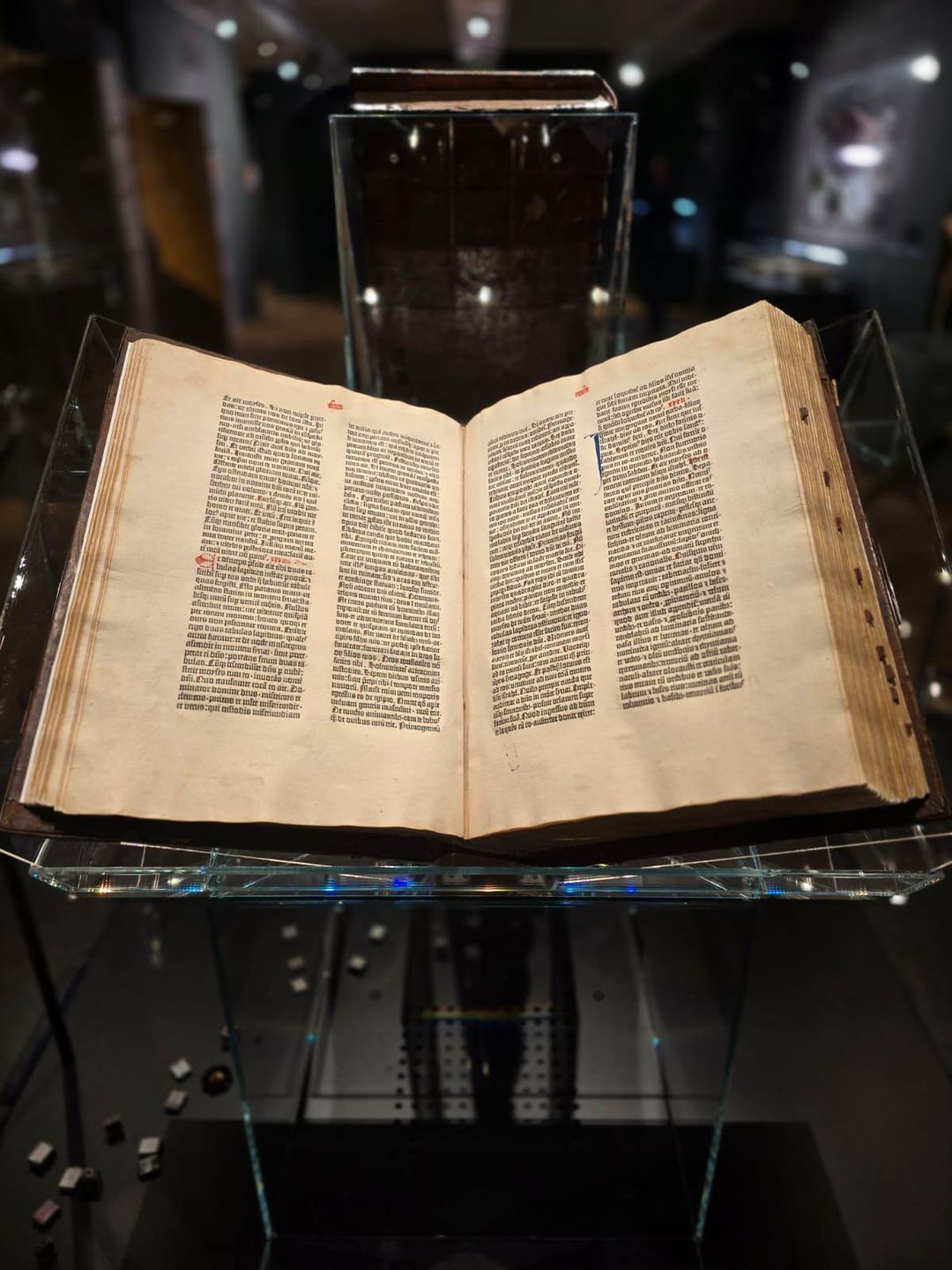 Pelplińską Biblię Gutenberga można zobaczyć w Muzeum Diecezjalnym w Pelplinie