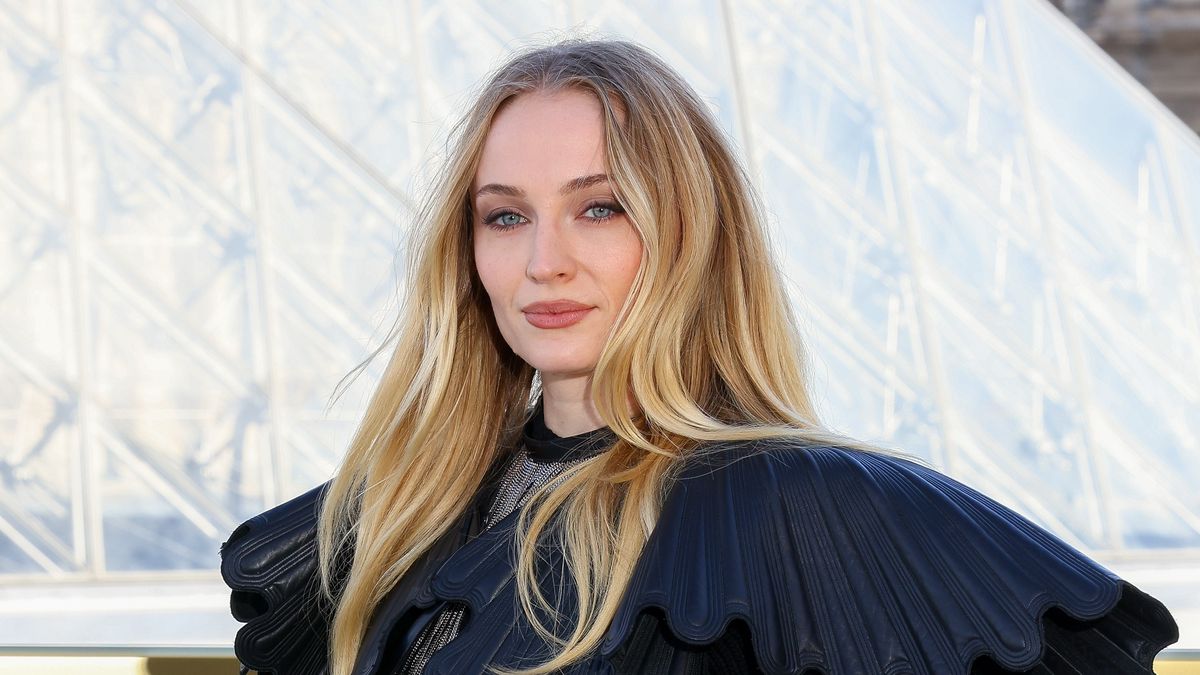 Sophie Turner ma przewlekłe schorzenie kręgosłupa