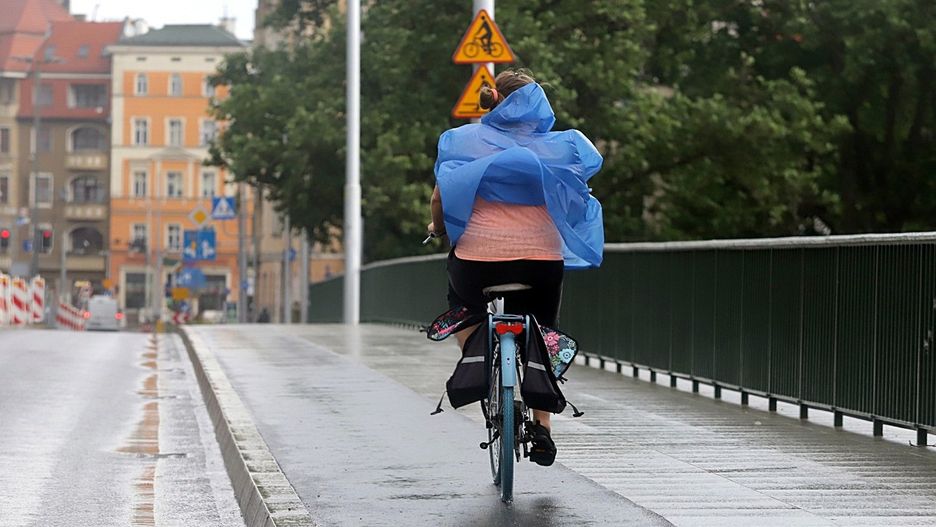 Burza we Wrocławiu. Rządowe Centrum Bezpieczeństwa ostrzega Dolnoślązaków przed załamaniem pogody (zdj. ilustracyjne). 