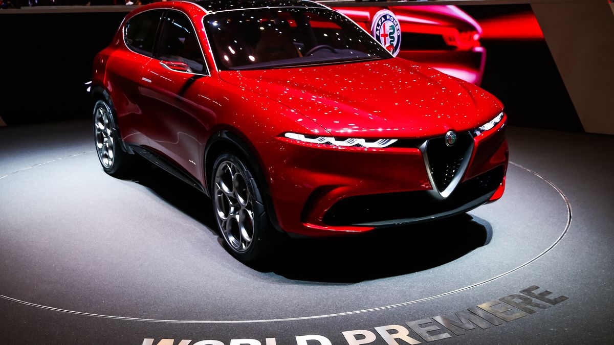 Koncepcyjna Alfa Romeo Tonale została zaprezentowana w marcu 2019 r. Debiut wersji produkcyjnej opóźnia się na 2022 r. 